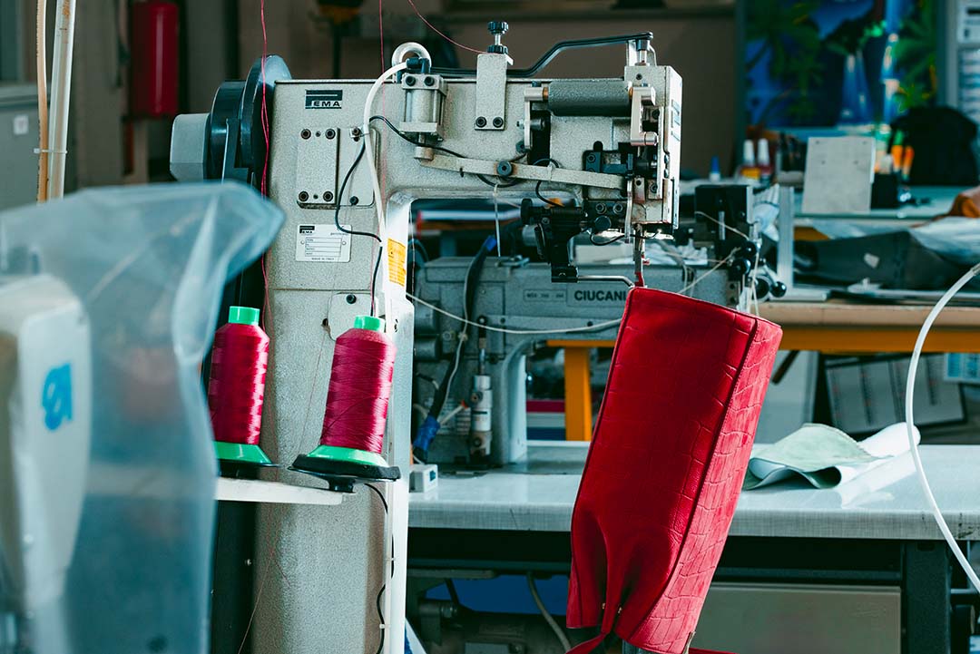 cb pelletterie macchine per cuciture di lusso